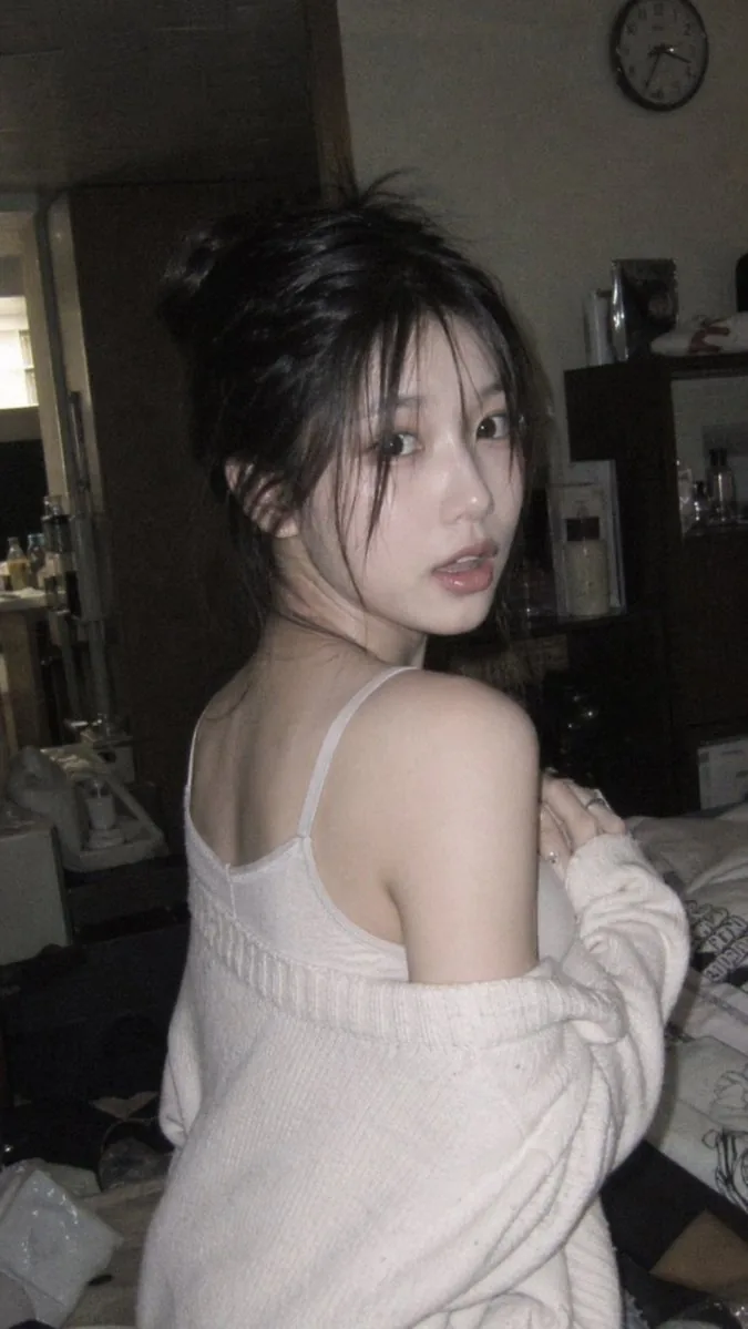 韩系偶像九宫格人像